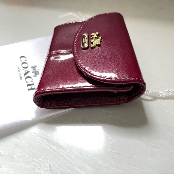 COACH - Madison Patent Leather Gusseted Card Case - Picture 4 of 11